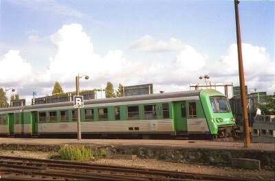 Le train spécial du COPEF à quai à la gare de La Rapée-Bercy. {JPEG}